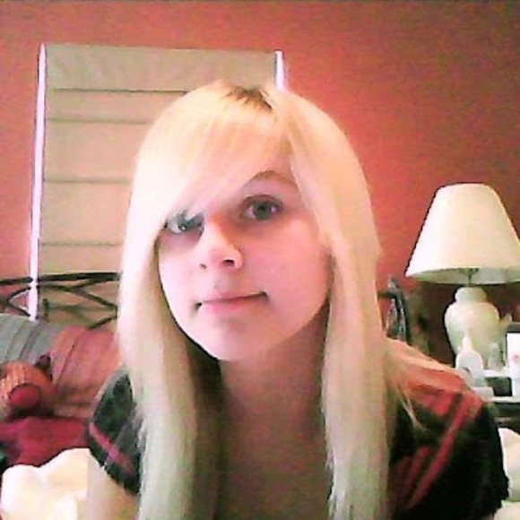 Meet your Posher, Hannah - Picture 1 of 1